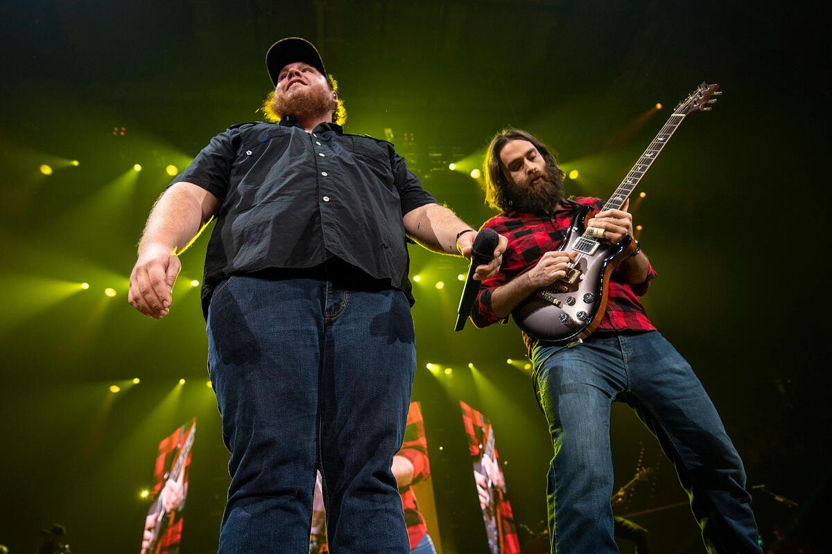 Luke Combs had a seven-member band, over half of which was devoted to guitarists for his Rupp show.