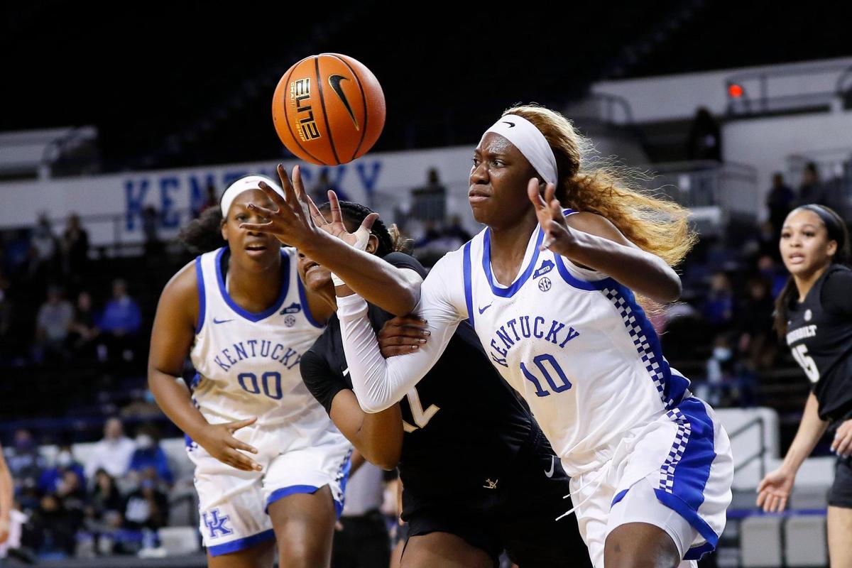 Rhyne Howard (10) tracks down a loose ball under duress from Vanderbilt’s Demi Washington in Memorial Coliseum on Thursday night. Howard finished with 17 points.