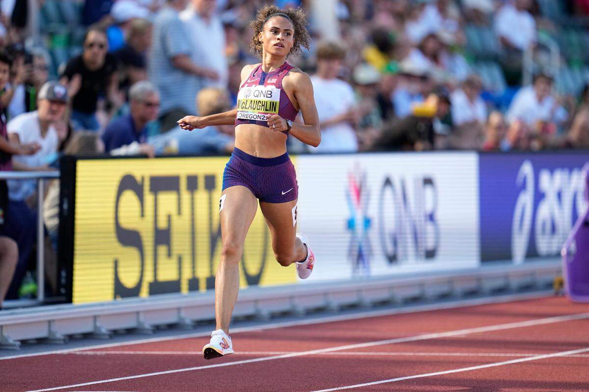 Former Wildcat Sydney McLaughlin wins her heat in the 400-meter hurdles on Tuesday night to advance to Wednesday’s semifinals.