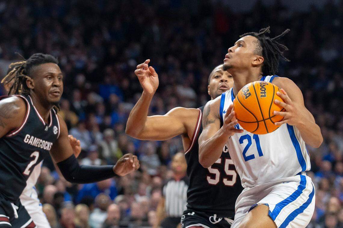 Kentucky’s D.J. Wagner (21) drives to the basket as South Carolina’s Ta’Lon Cooper (55) defends. Wagner ended the game with four points, three assists and three steals.