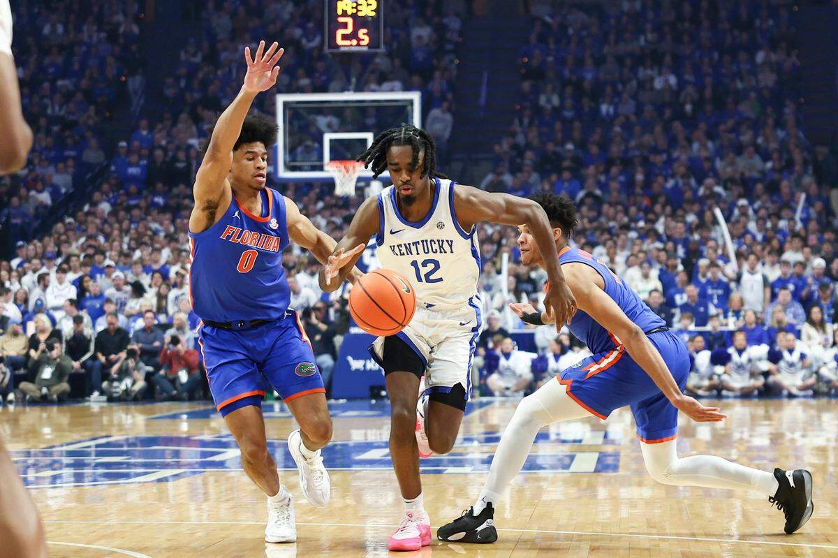 Kentucky guard Antonio Reeves (12) dribbles against Florida guard Zyon Pullin (0) during Wednesday’s game at Rupp Arena.