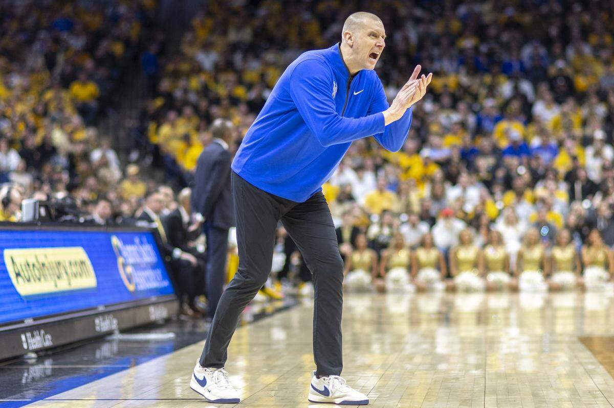 Kentucky basketball’s Mark Pope owns an 8-9 record in conference tournament games as a head coach.