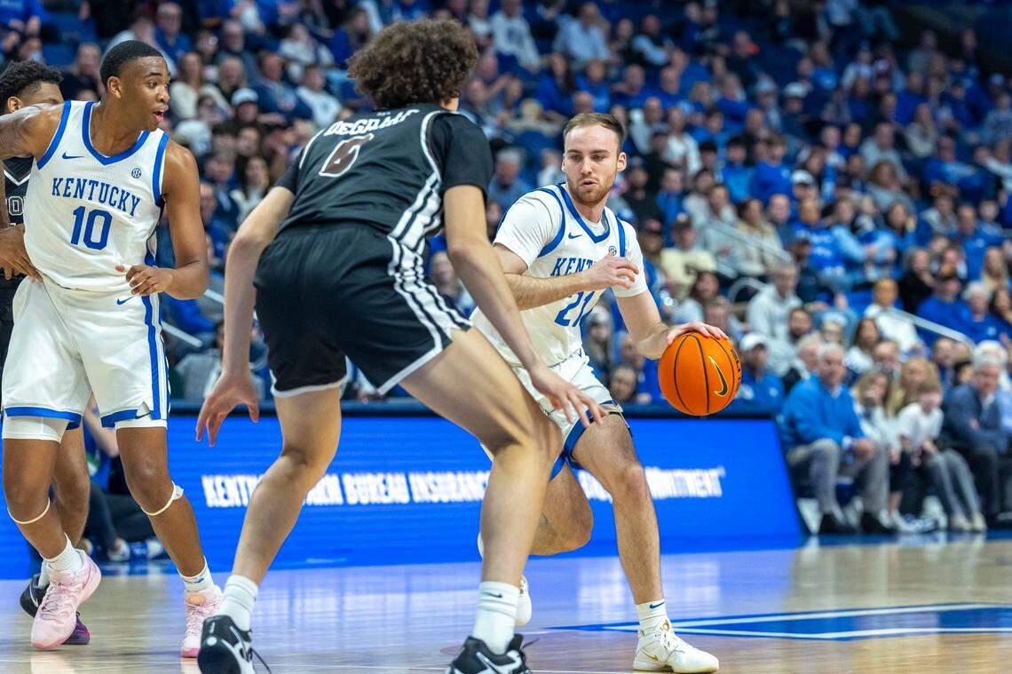 Kentucky basketball guard Walker Horn (21) will return to the Wildcats for his fourth college season.