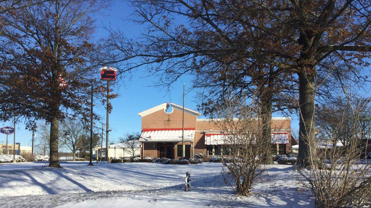 The Bob Evans Restaurant on Buena Vista Road, just off Winchester Road by I-75 has closed. But something big may be coming soon. A national chain, Sonny's BBQ is looking at bringing a new Lexington location to the spot.