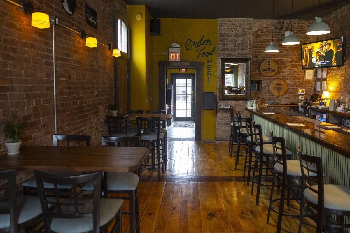 Mulberry Street Bar & Kitchen offers seasonal cocktails, craft beer  and small bites and meals in Lexington, Ky.