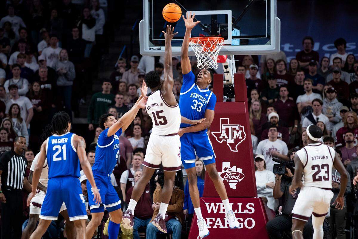Kentucky sophomore Ugonna Onyenso goes up for a block attempt in the Cats’ loss to Texas A&M on Saturday. Onyenso had a career-high five blocks in the game, along with seven points and 10 rebounds.