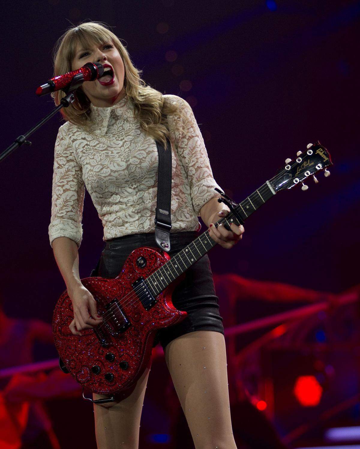 ENTER MUS-TAYLORSWIFT 3 LX