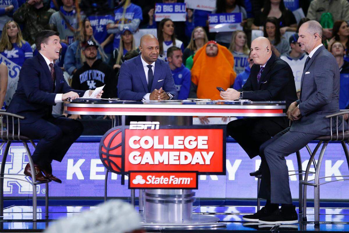 ESPN’s Rece Davis, Jay Williams, Seth Greenberg and Jay Bilas talked on set during “College GameDay” in Rupp Arena last year.