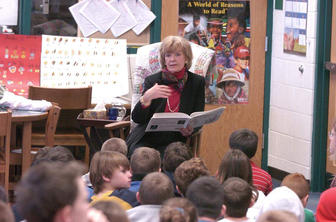 Former Kentucky Govenor, Martha Layne Collins talks with 4th-graders at Wilmore Elementary School in Wilmore, Kentucky, on Monday, Feb. 13, 2006 about the importance of reading and doing the best they can during school’s "I Love to Read Week.” Students in the 3rd, 4th & 5th grades are encouraged to read as much as they can to meet a school goal of total of 50,000 minutes for the week. Gov. Collins, mostly talked with  the students about her growing up in Bagdad, Kentucky, and wanting to suceed.  Frank Anderson/Staff