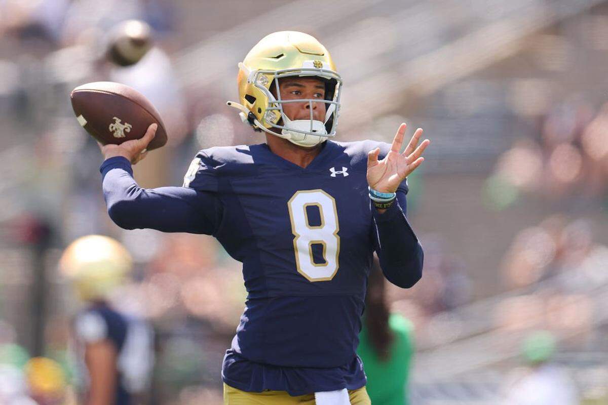 SOUTH BEND, INDIANA - SEPTEMBER 02: Kenny Minchey #8 of the Notre Dame Fighting Irish warms up prior to the game against the Tennessee State Tigers at Notre Dame Stadium on September 02, 2023 in South Bend, Indiana. (Photo by Michael Reaves/Getty Images)