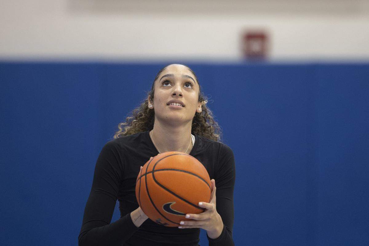 Incoming freshman Tanah Becker initially committed to Kentucky when Kyra Elzy was the head coach.