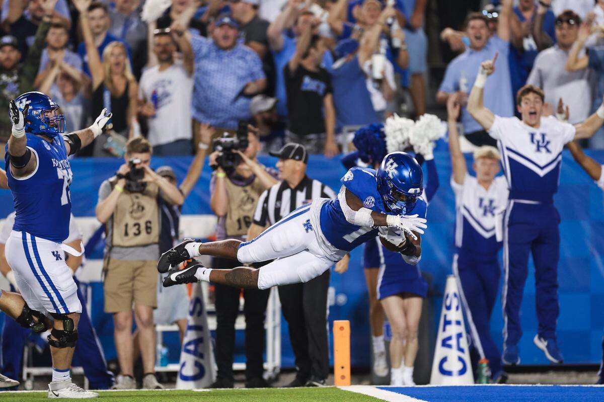 Kentucky running back Ray Davis dives into the end zone to score a touchdown against Akron during Saturday’s game at Kroger Field. Davis ran for 72 yards and caught three passes for 97 more.
