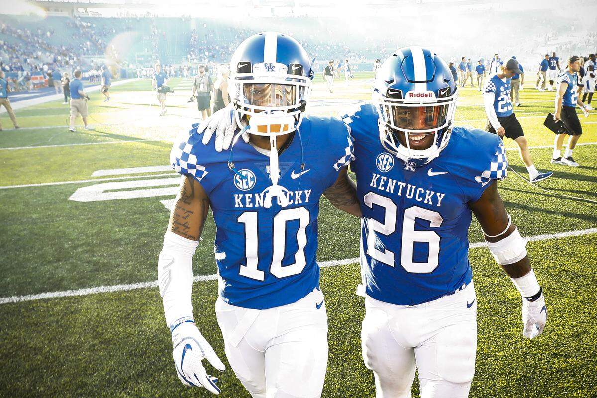 Kentucky began the season against Central Michigan in what has become its typical home combination of blue helmet, blue jersey and white pants. The Cats wore it again against Murray State.