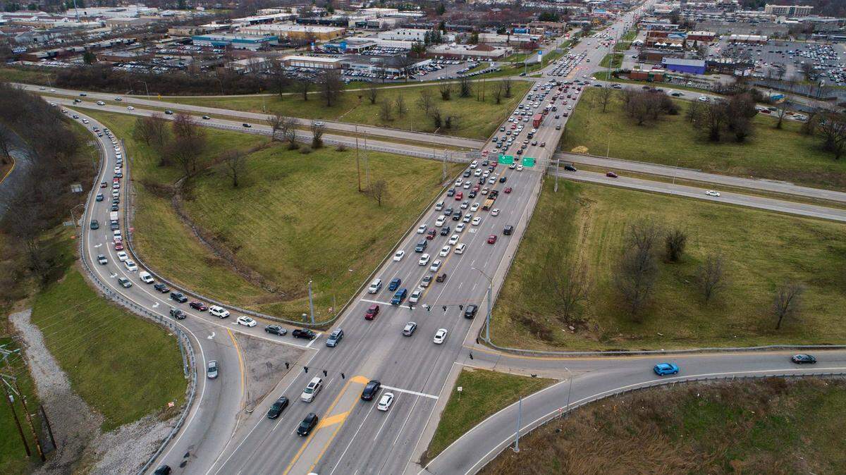 Cars line up while waiting to turn onto New Circle Road from Nicholasville Road at 5:35 p.m. in Lexington, Ky., Thursday, March 18, 2021.