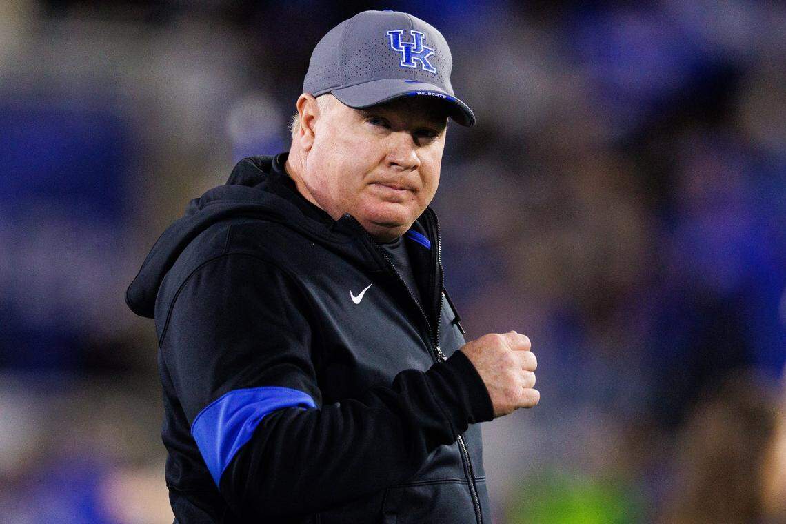 Mark Stoops enters 2025 under fire after losing season | Lexington ...