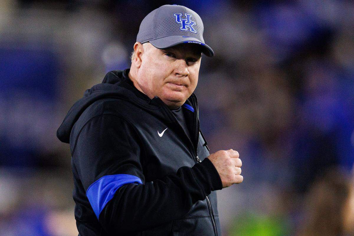 Oct 26, 2024; Lexington, Kentucky, USA; Kentucky Wildcats head coach Mark Stoops runs onto the field before the game against the Auburn Tigers at Kroger Field. Mandatory Credit: Jordan Prather-Imagn Images