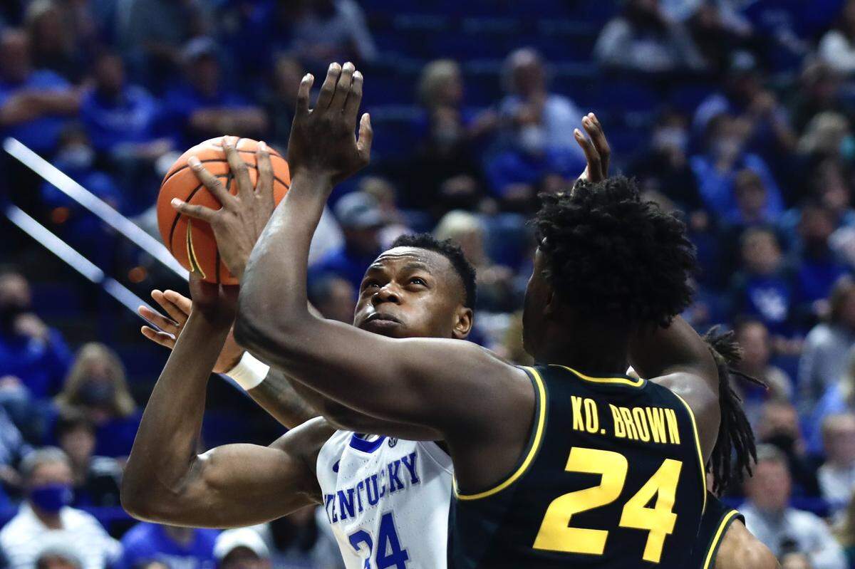 Oscar Tshiebwe (34) had 13 points and 20 rebounds for Kentucky in UK’s 83-56 rout of Missouri last season in Rupp Arena.
