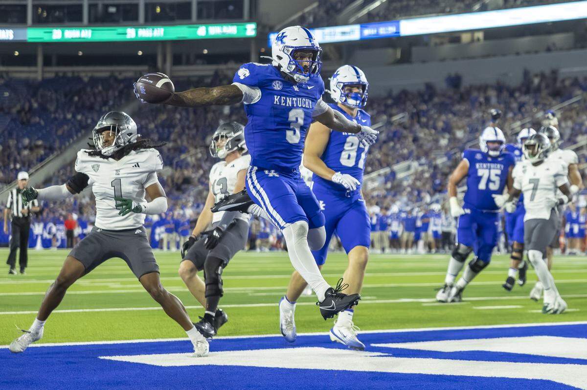 Kentucky running back Seth McGowan (3) has run for 275 yards and six touchdowns through three games. McGowan and the Wildcats will play at South Carolina on Saturday night in the SEC road opener for UK.