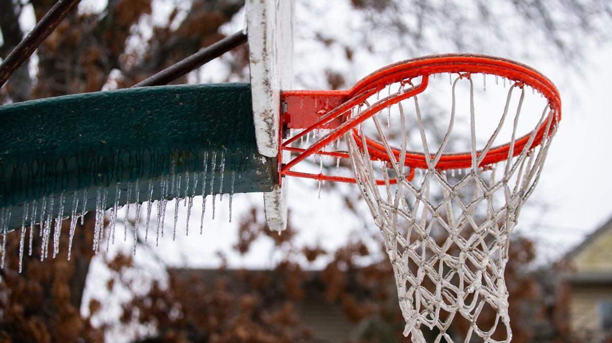 A mixed bag of frozen precipitation has fallen on Lexington in the past week. As a result, Kentucky’s game against LSU has been moved from Thursday night to Friday afternoon.