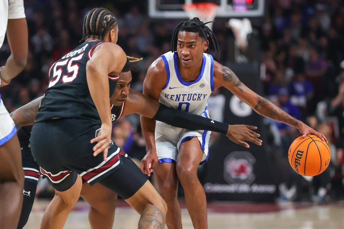 Rob Dillingham (0) led Kentucky with 16 points at South Carolina on Tuesday night.