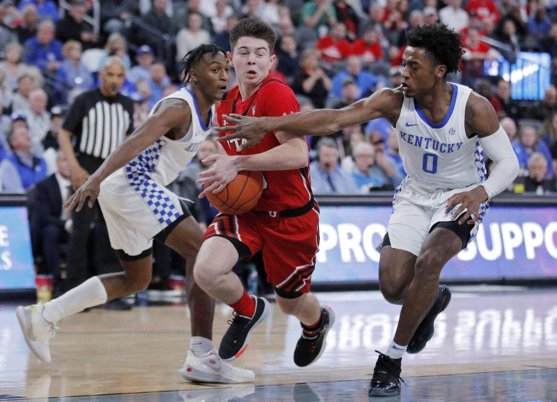Utah’s Rylan Jones (15) drove against Kentucky’s Ashton Hagans (0) during the first half Wednesday night.