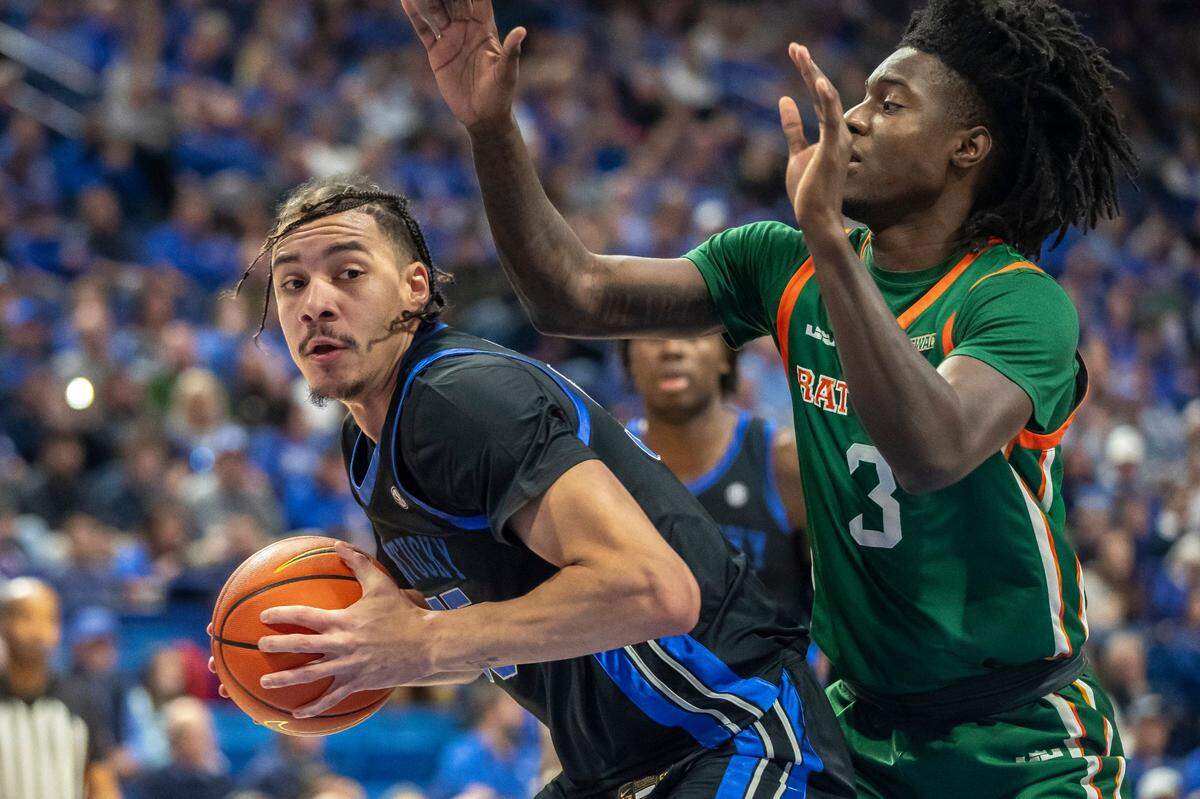 Kentucky’s Lance Ware looks to shoot the ball as Florida A&M’s Peyton Williams (3) defends during Wednesday’s game at Rupp Arena. Ware started and contributed four points and five rebounds in 20 minutes.