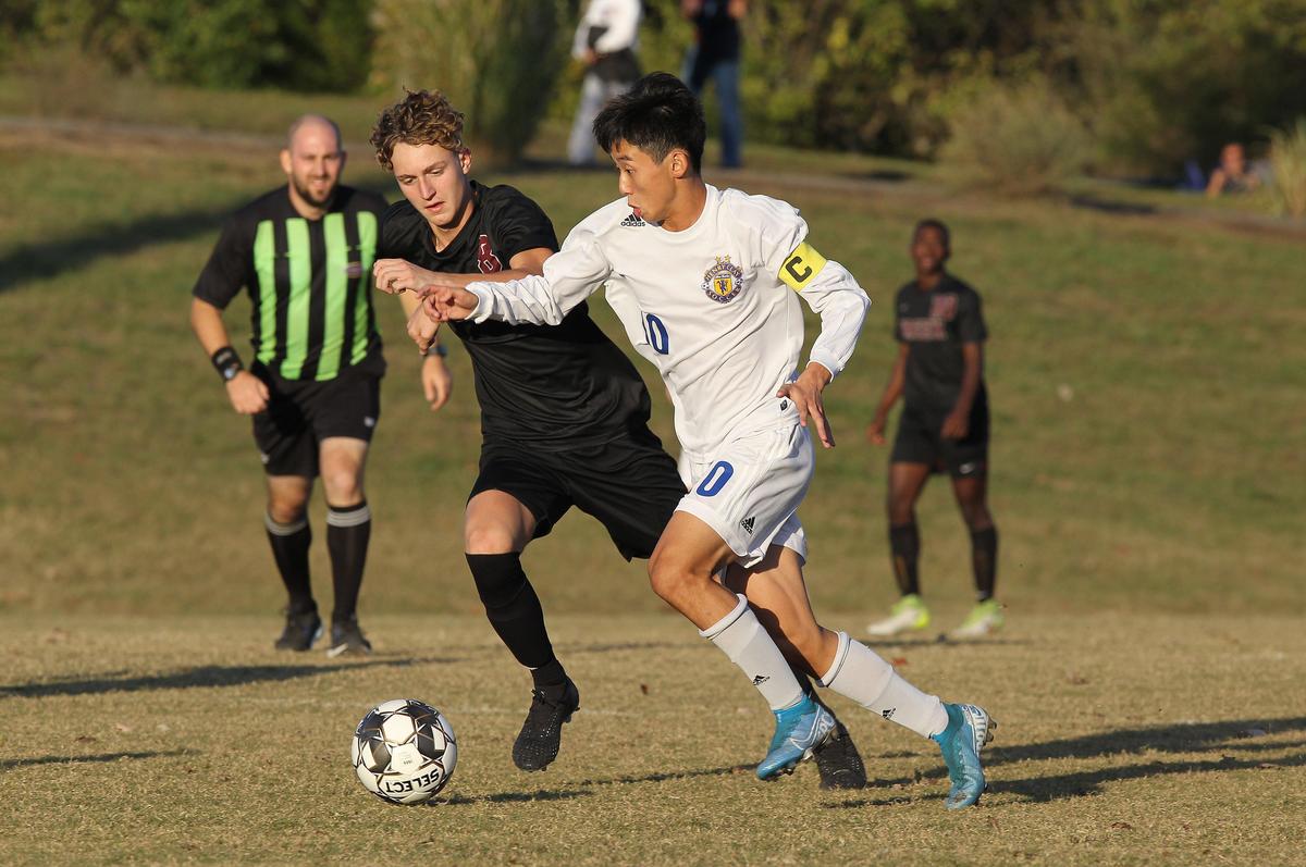 Henry Clay’s Sota Ippongi dribbled against Tates Creek’s Spencer Waldrop during Tuesday night’s match.