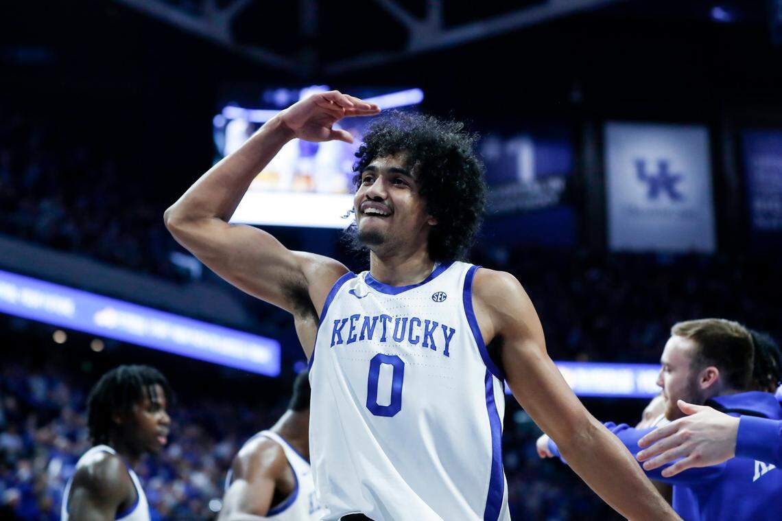 Kentucky forward Jacob Toppin waves to the fans during the Wildcats’ blowout victory over Auburn on Saturday.