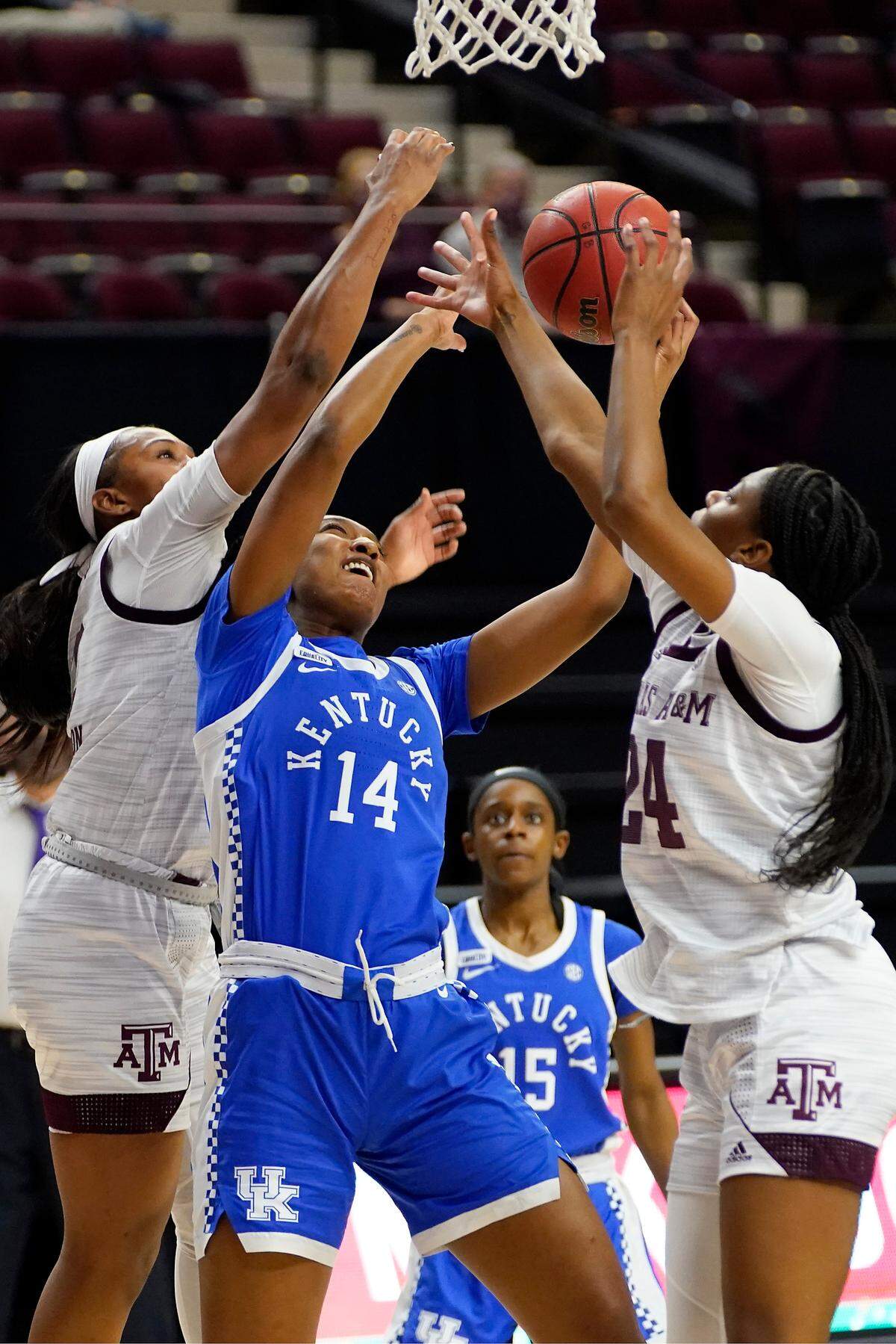 Kentucky’s Tatyana Wyatt (14) fought for a rebound against Texas A&M’s Aaliyah Wilson (2) and Sahara Jones (24) on Thursday night.