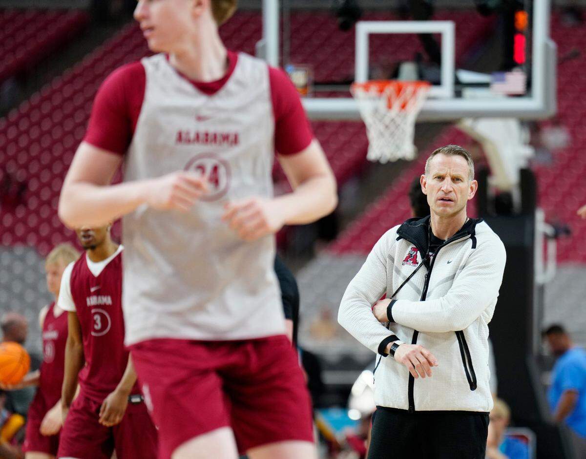 Alabama head coach Nate Oats had three players appear on the SEC pregame injury report before his Crimson Tide team faces Kentucky on Saturday at Rupp Arena.