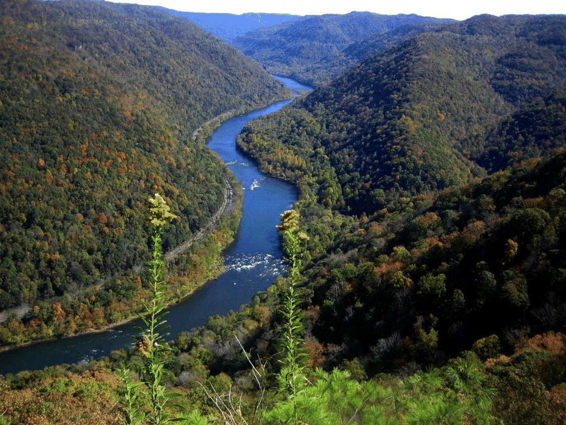 An early fall view from the Grandview Rim Trail in Grandview National Park, West Virginia.