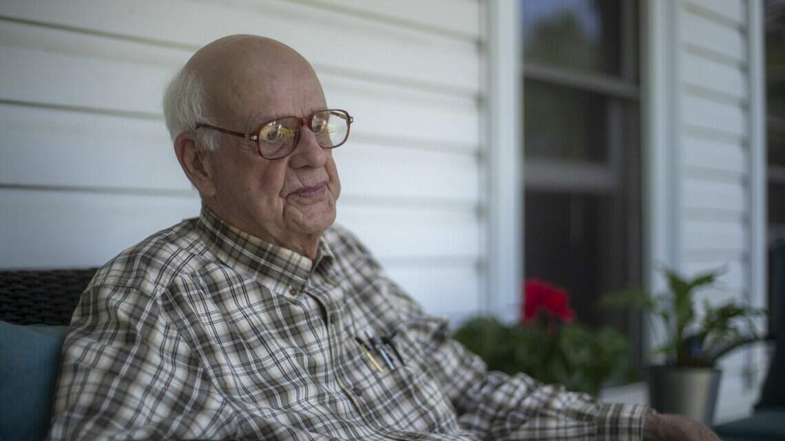 ‘Another great light gone out.’ Kentucky author, activist Wendell Berry dies at 92.