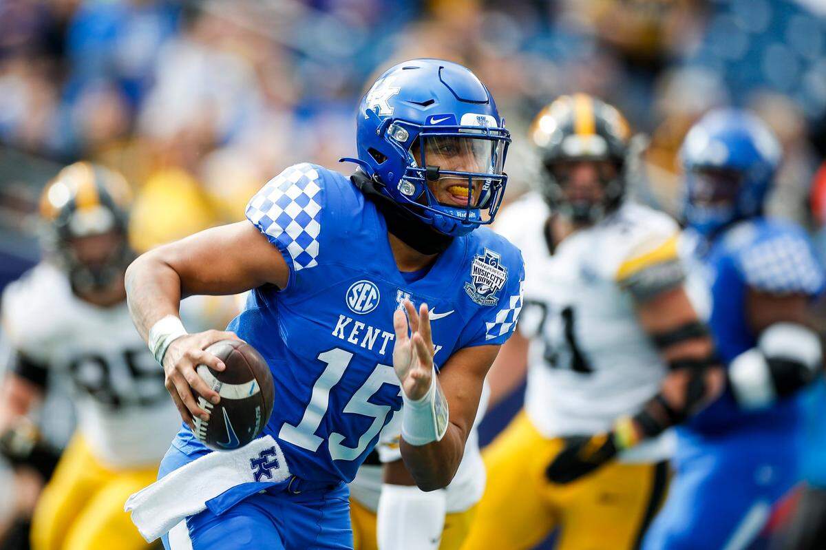Kentucky quarterback Destin Wade (15) runs the ball against Iowa during the Music City Bowl. The true freshman, making his career debut, finished 16-of-30 passing for 98 yards and picked up 29 yards rushing on 16 carries.