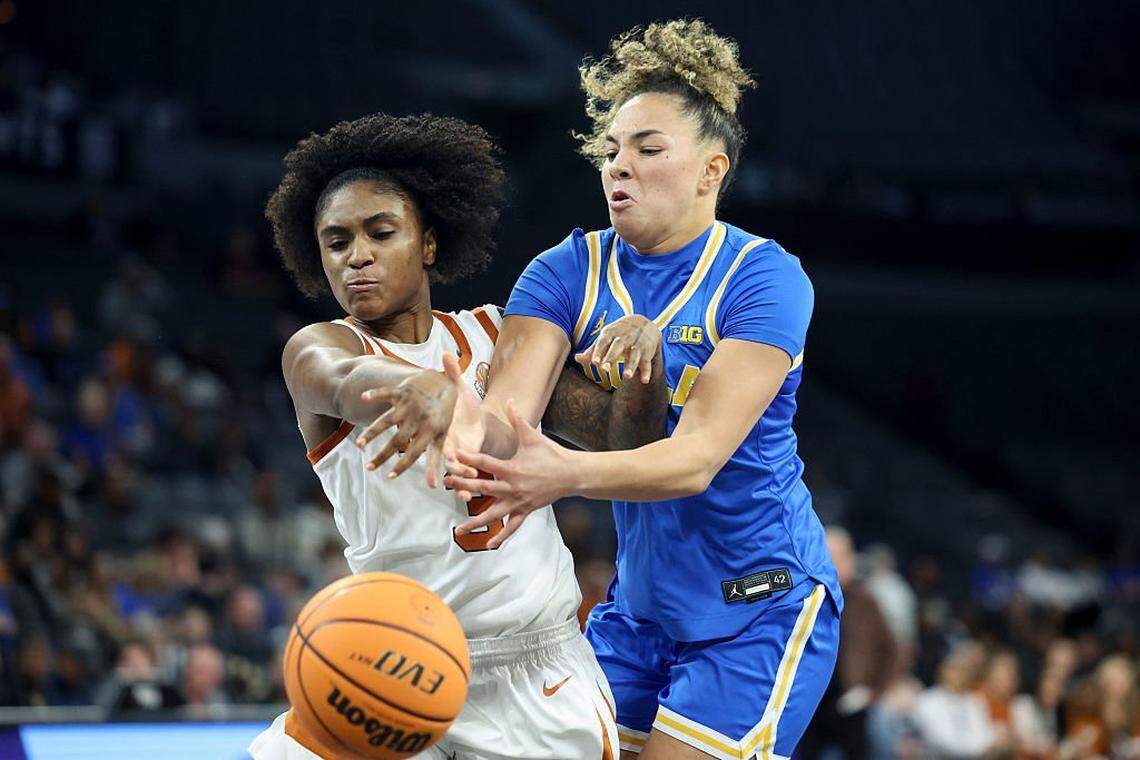 Texas point guard Rori Harmon (3) is averaging 2.72 steals a game to rank 32nd in NCAA Division I women’s basketball.