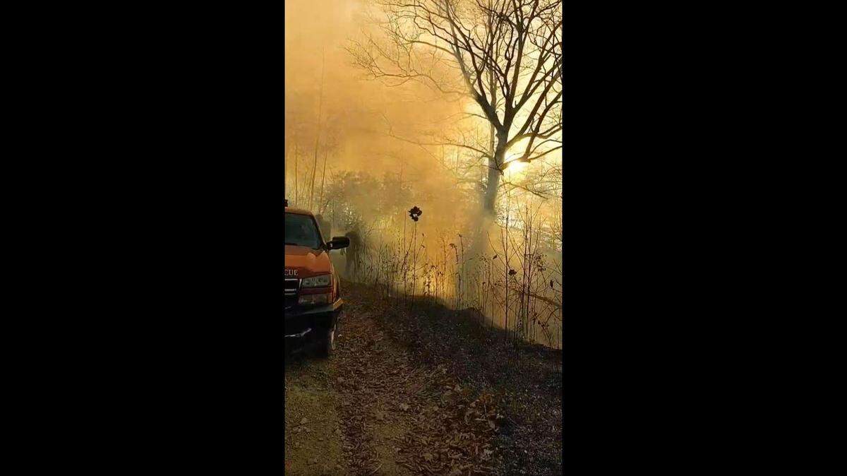 A forest fire in Estill County, Kentucky has burned hundreds of acres of land, officials say.