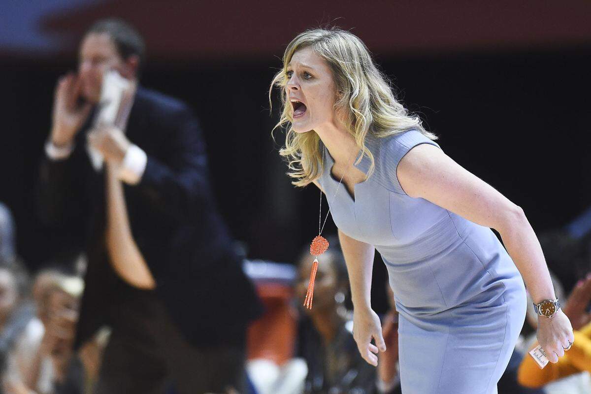 First-year coach Kellie Harper is attempting to re-ignite Tennessee’s tradition of women’s basketball excellence.
