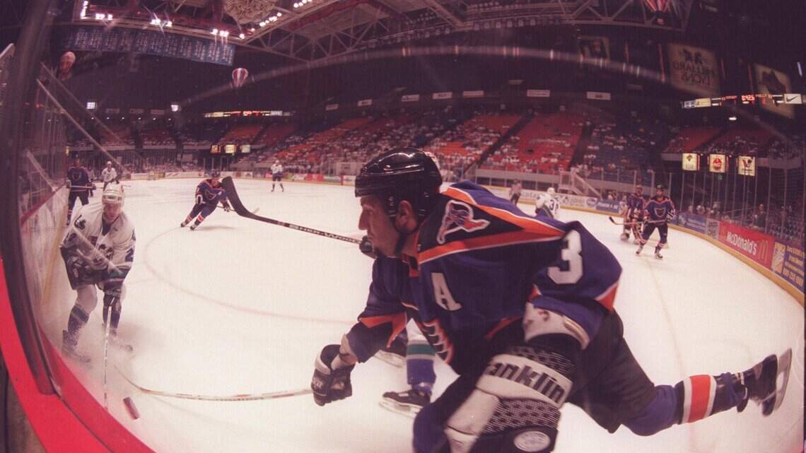 ‘It was a magical time’: Remembering the Lexington Thoroughblades hockey team