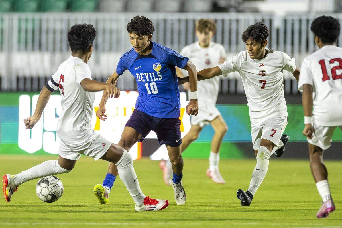 Henry Clay's Jose Flores-Cruz (10) dribbles the ball as Dunbar's Joshue Casas (6) and Dunbar's Ivan Cano (7) defend during a match at Lexington Sporting Club Stadium in Lexington, Ky., on Thursday, Aug. 28, 2025. It was the first high school game played at Lexington Sporting Club Stadium.