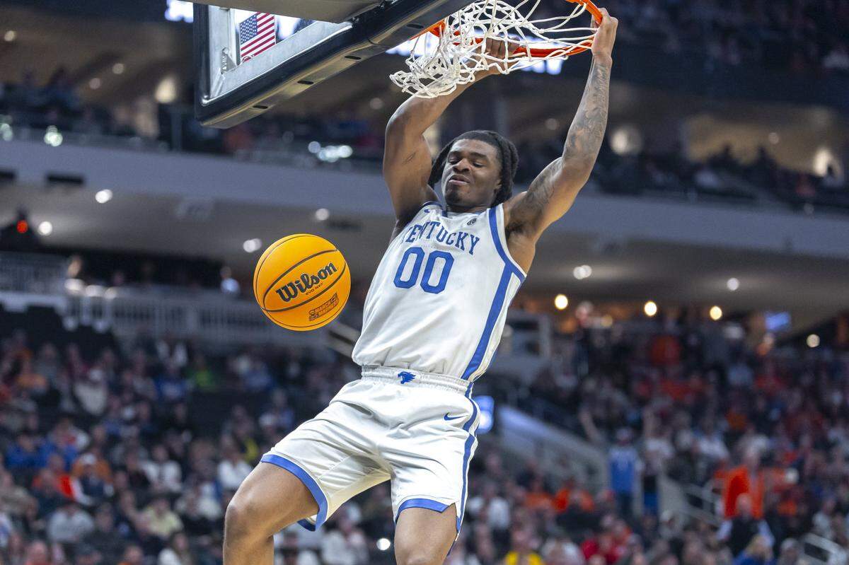 Kentucky fans got the news they were hoping for Wednesday when Wildcats guard Otega Oweh (00) announced he would withdraw his name from the 2025 NBA draft and return to play his senior season at UK.