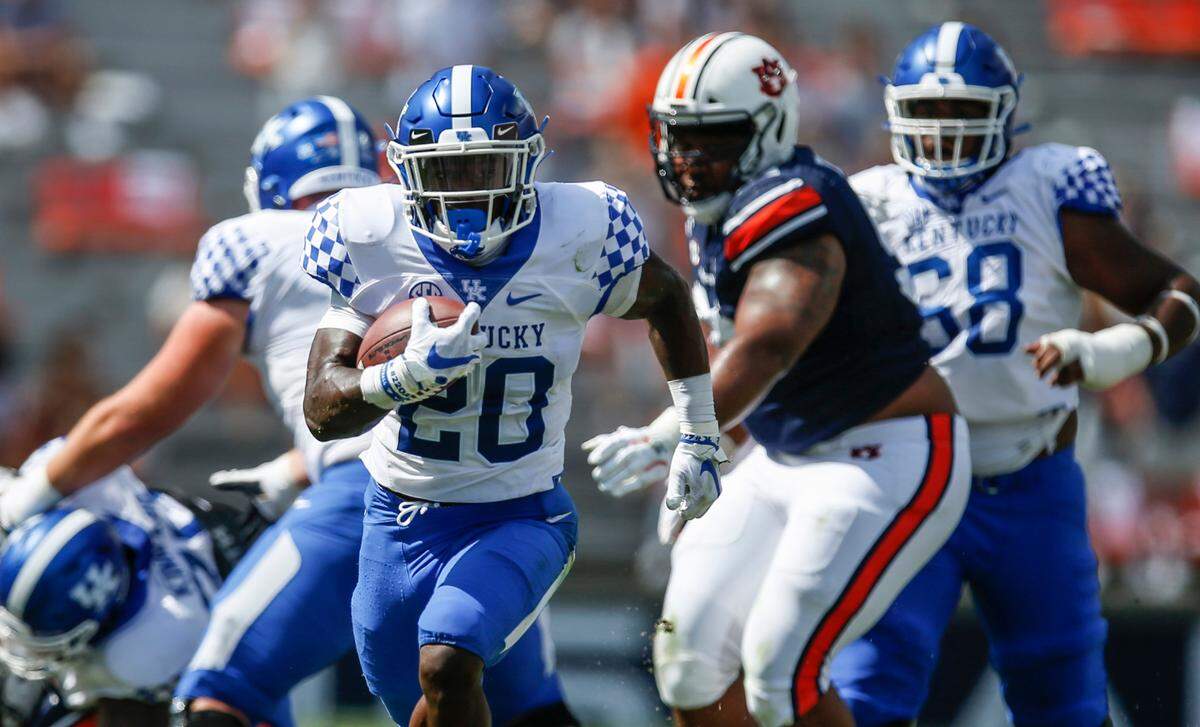 Kentucky running back Kavosiey Smoke (20) breaks free and carries the ball in for a touchdown against Auburn during the first quarter of an NCAA college football game on Saturday, Sept. 26, 2020 in Auburn, Ala.