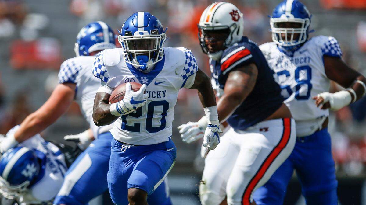 Kentucky running back Kavosiey Smoke available to play at Missouri on Saturday