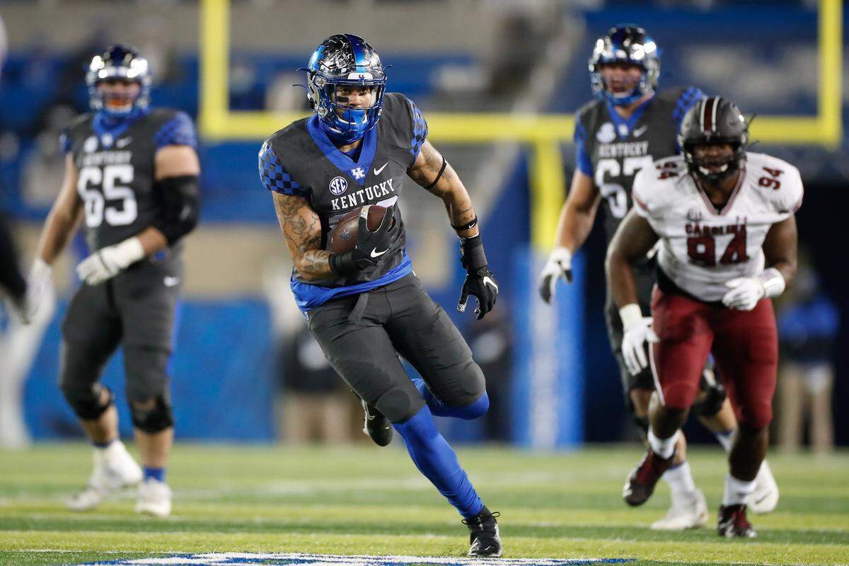 Kentucky redshirt sophomore tight end Keaton Upshaw caught 14 passes for 173 yards and three touchdowns.