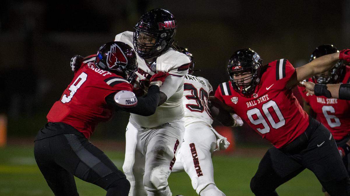 Marques Cox started the first four games of 2022 at left tackle for Northern Illinois before suffering what turned out to be a season-ending injury in the Huskies’ loss to Kentucky. He’ll have one season of college eligibility remaining upon joining the Wildcats.