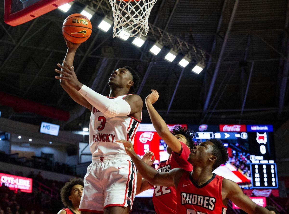 A former player at both Boston College and Maryland, Western Kentucky forward Jairus Hamilton leads the Hilltoppers in scoring at 16.5 ppg.
