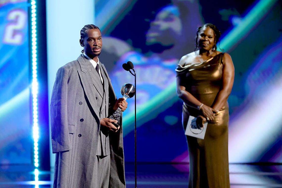 At the 2025 ESPY Awards last July, Shai Gilgeous-Alexander accepted the Best Athlete — Men's Sports honor from comedian/actress Leslie Jones.