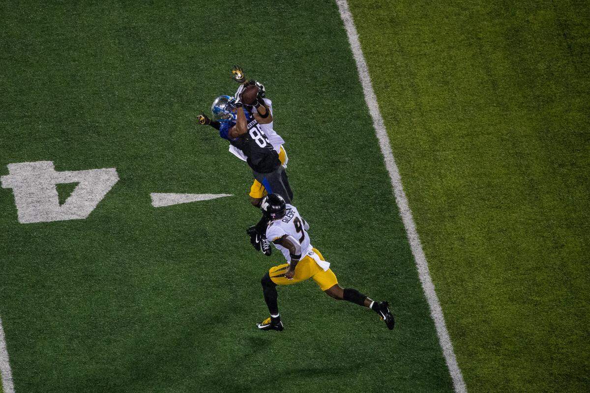 Kentucky wide receiver Bryce Oliver (85) soared for an acrobatic 44-yard catch that set up a UK touchdown in the Wildcats’ 29-7 win over Missouri two weeks ago.