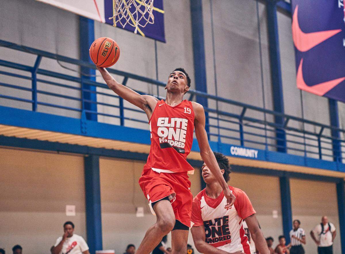 Emoni Bates, the No. 4 overall player in the 2021 class after reclassifying from 2022, chose Memphis over Michigan State.