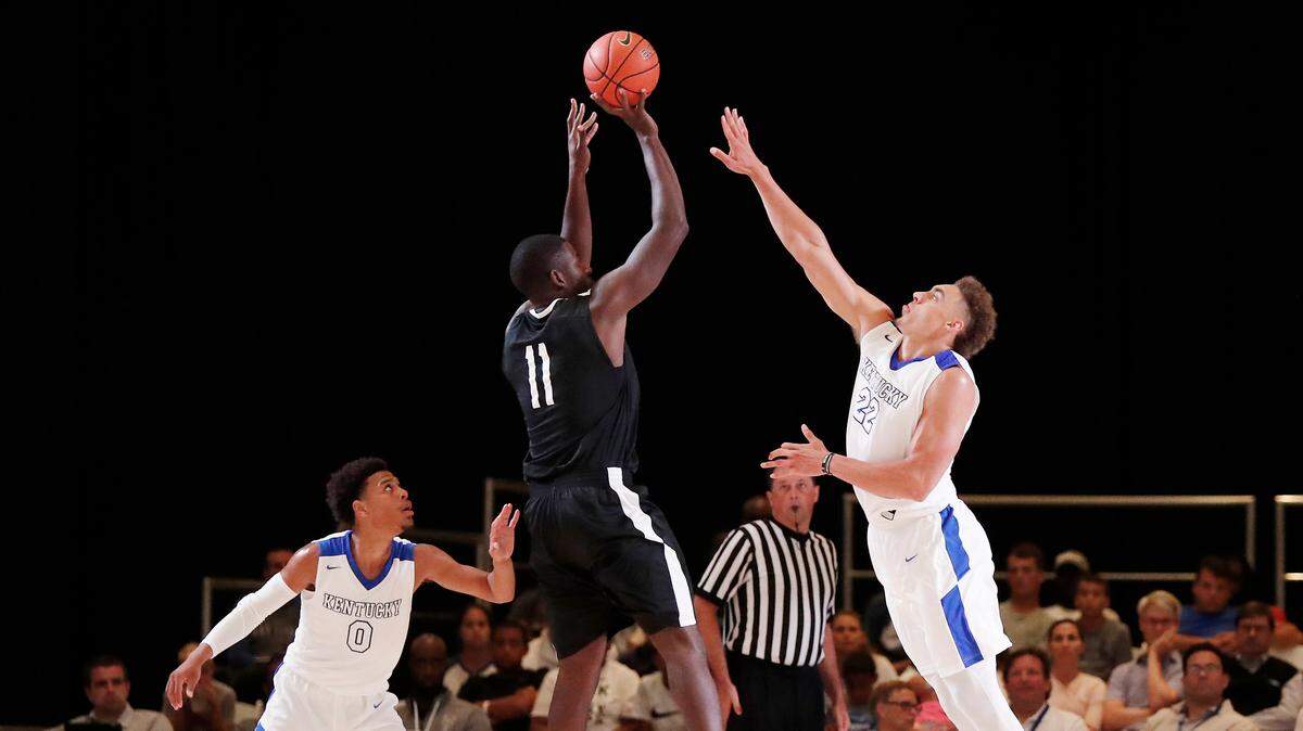 Kentucky newcomer Reid Travis defended a shot against Team Toronto during the Wildcats’ recent trip to the Bahamas. UK’s full schedule for the 2018-19 season was announced Friday.