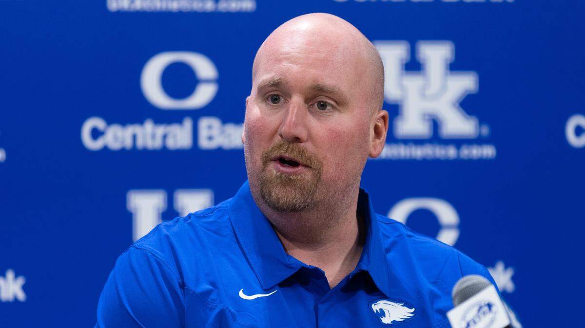 New Kentucky offensive line coach Zach Yenser comes from Kyle Shanahan’s San Francisco 49ers staff and got his start in coaching under John Schlarman at Troy.