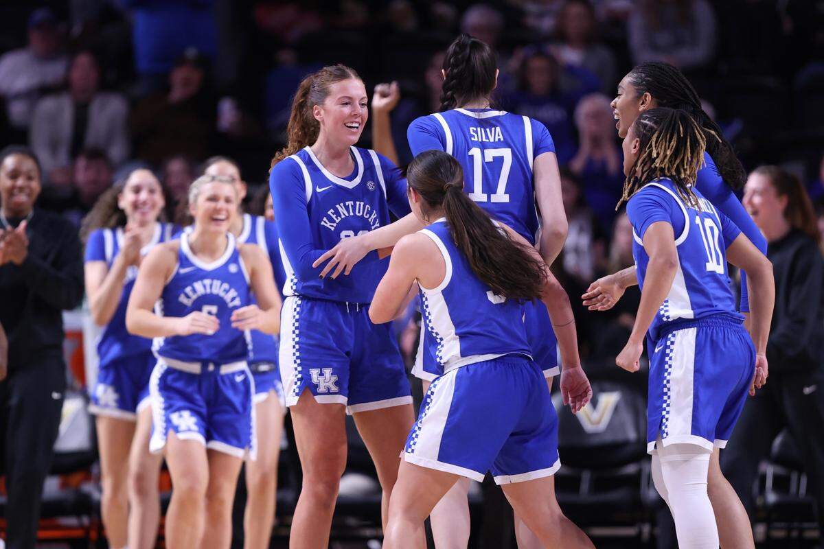 Kentucky’s players celebrate during the first quarter Sunday against Vanderbilt in Nashville, Tennessee. The Wildcats’ 31 points were the most they had scored in a first quarter this season.